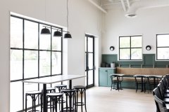 奧斯汀餐廳漢克的特色“極簡沙漠現(xiàn)代”室內設計