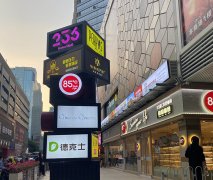 老餐飲設(shè)計師為您解讀新餐飲品牌選址是綜合商場店好還是街邊店鋪好？